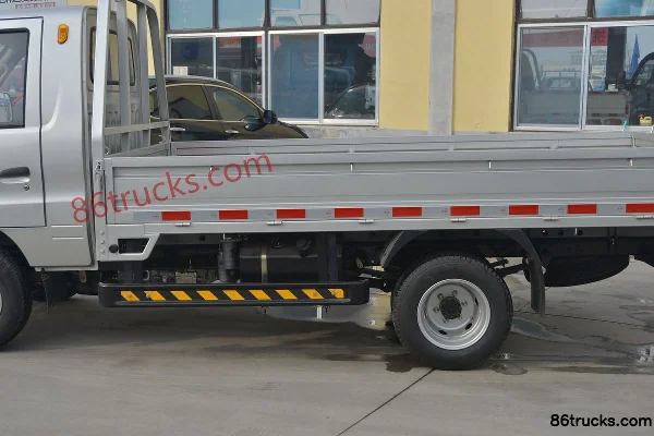 BAIC Black Panther H7 1.8L 68 hp 4X2(6 wheels) Diesel 3.3m Single Row Flatbed Light Truck Body (1) | 86Trucks