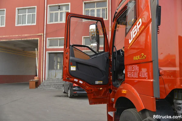 FAW Jiefang New J6P Heavy Truck Pilot Edition 2.0 550 hp 6X4(10 wheels) AMT Automatic Tractor Truck Cab (1) | 86Trucks