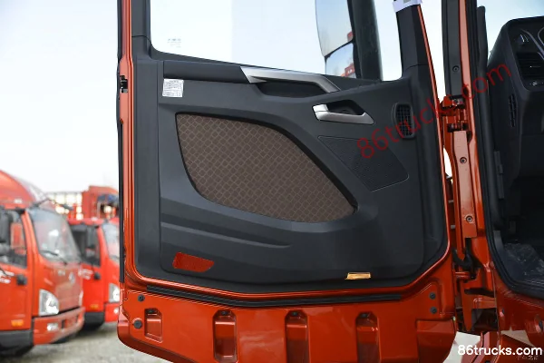 FAW Jiefang J7 Heavy Truck 550 hp 6X4(10 wheels) AMT Automatic Tractor Truck (Red) Cab (3) | 86Trucks