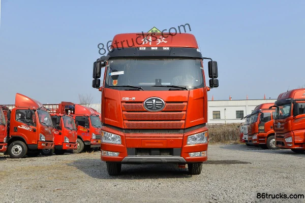 FAW Jiefang Nouveau J6P poids lourd Édition Qualité et Économie 2.0 460 ch 6X4(10 roues) tracteur routier pour matières dangereuses Extérieu