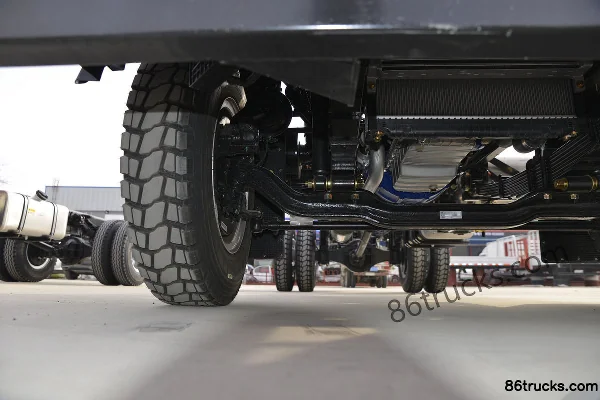 Dayun Aopuli 170hp 4X2(6 wheels) 5.2m extended-cab stake truck Chassis (2) | 86Trucks