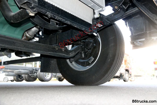 FAW Jiefang Qingdao JK6 Medium Truck 220 hp 4X2(6 wheels) 6.8m Flatbed Cargo Truck Chassis (3) | 86Trucks