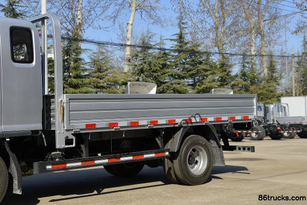 Foton Aumark S1 série 150 ch 4X2(6 roues) 3,83 m camion léger plateau cabine avancée Carrosserie (1) | 86Trucks