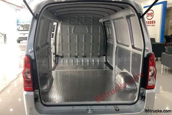 BYD V3 2.5T 4.49m pure electric van cargo truck 47.52kWh Cab (1) | 86Trucks