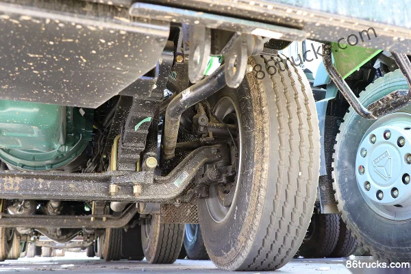 FAW Jiefang J6L Heavy Truck 320 hp 8X4(12 wheels) 5.8m dump truck Chassis (3) | 86Trucks