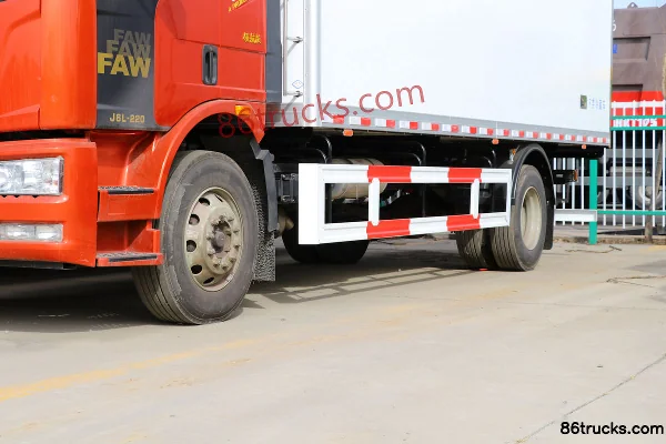 FAW Jiefang J6L Medium Truck 2020 Model Leading Edition 220hp 4X2(6 wheels) Refrigerated Truck (Hongchang Tianma) Chassis (1) | 86Trucks