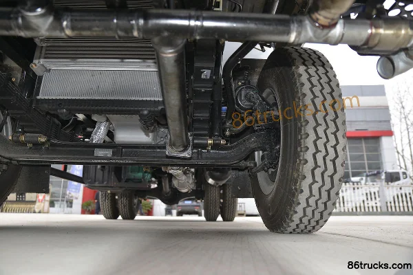 Dongfeng F5 165hp 4X2(6 wheels) green sprinkler truck (Yandi brand) Chassis (3) | 86Trucks