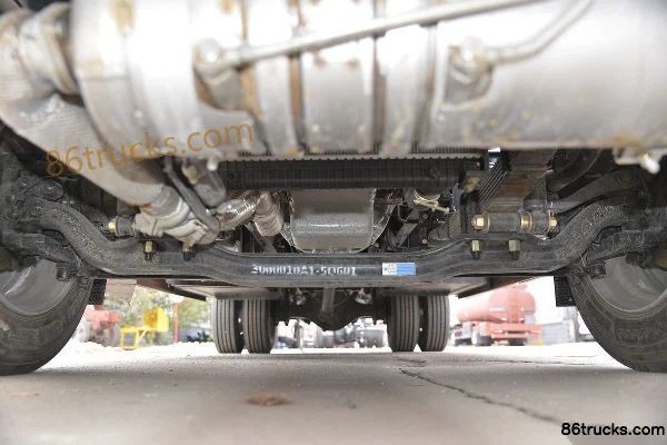 Dayun G6 Medium Truck 165hp 4X2(6 wheels) Fuel Tanker Truck (Chufei Brand) Chassis (1) | 86Trucks