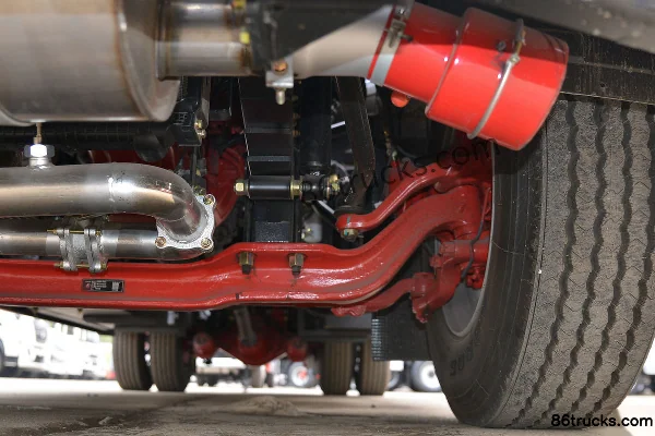 Dongfeng Duolika D9 180 hp 4X2(6 wheels) Oil Tanker (Chufei Brand) Chassis (3) | 86Trucks