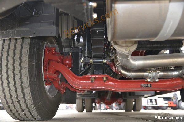 Dongfeng Duolika D9 180 hp 4X2(6 wheels) Oil Tanker (Chufei Brand) Chassis (2) | 86Trucks