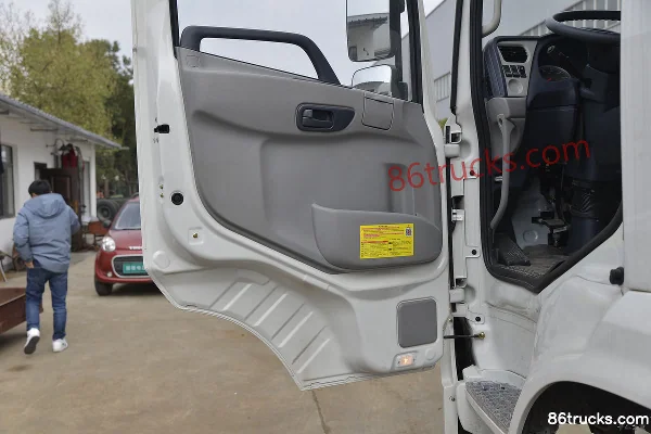 Dongfeng Commercial Vehicle Tianjin VR 245 hp 6X2(8 wheels) Fuel Tank Truck (Chufei Brand) (China VI) Cab (2) | 86Trucks