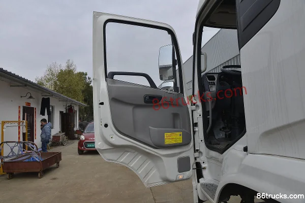 Dongfeng Commercial Vehicle Tianjin VR 245 hp 6X2(8 wheels) Fuel Tank Truck (Chufei Brand) (China VI) Cab (1) | 86Trucks
