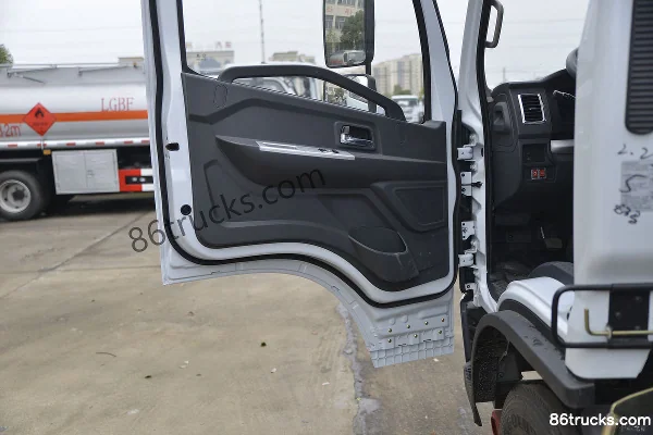 Dongfeng Duolika D7 Ruineng Edition 165 hp 4X2(6 wheels) Fuel Tank Truck (Chufei Brand) (China VI) Cab (2) | 86Trucks