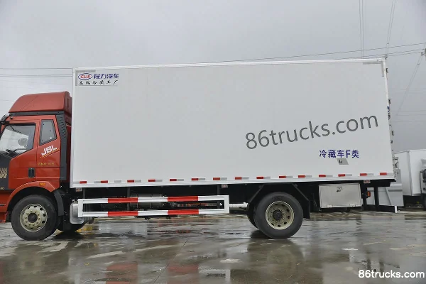 FAW Jiefang J6L 240 hp 4X2(6 wheels) 6.8m Refrigerated Truck (Chengliwei Brand) Body (2) | 86Trucks