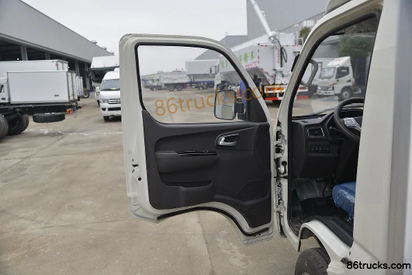 Foton Xiangling M1 116 hp 4X2(6 wheels) 3.12m Refrigerated Truck (Chengliwei Brand) Cab (1) | 86Trucks
