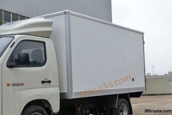 Foton Xiangling M1 116 hp 4X2(6 wheels) 3.12m Refrigerated Truck (Chengliwei Brand) Body (1) | 86Trucks