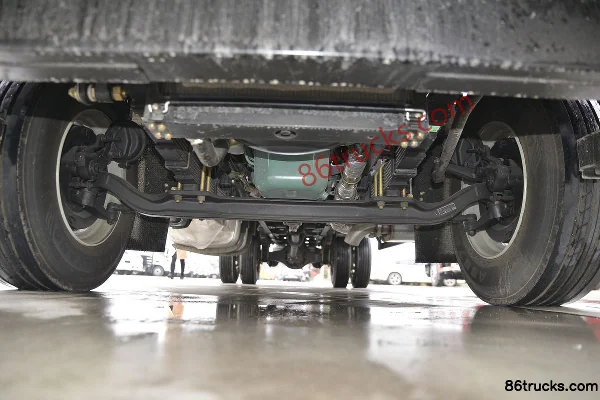 FAW Jiefang J6L 240 hp 4X2(6 wheels) 6.8m Refrigerated Truck (Chengliwei Brand) Chassis (1) | 86Trucks