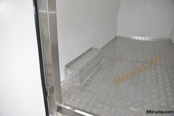 Foton View G7 129 hp 4X2(6 wheels) Refrigerated Truck (Chengliwei Brand) Body (3) | 86Trucks