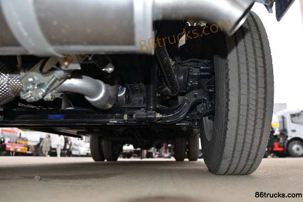 Dongfeng Duolika D6 115 hp 4X2(6 wheels) Fuel Tanker (Chufei Brand) (China VI) Chassis (3) | 86Trucks
