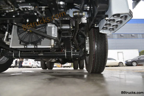 Yuejin Fuyun S80 113 hp 4X2(6 wheels) 3.55m Refrigerated Truck Cab (3) | 86Trucks