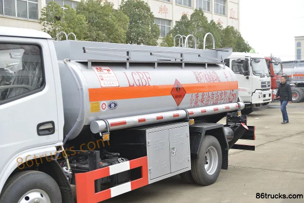 Dongfeng Duolika D6 115hp 4X2(6 wheels) Fuel Tanker Truck (Chufei Brand) Body (1) | 86Trucks