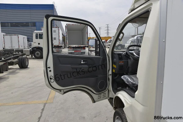 Feidi Auto Ditu GX 112 hp 4X2(6 wheels) 3.5 m Refrigerated Truck Cab (1) | 86Trucks