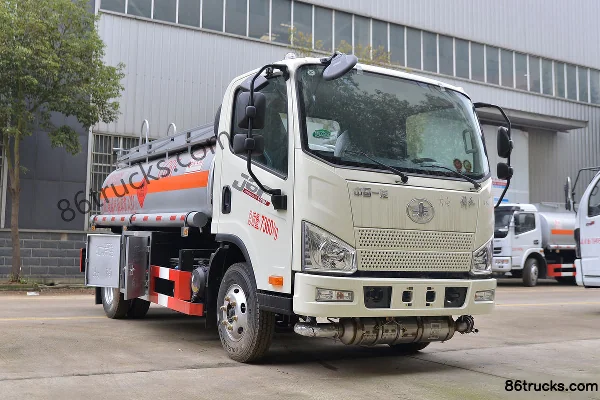 FAW Jiefang J6F 130 hp 4X2(6 wheels) Fuel Tanker Truck (Chufei Brand) (China VI) Exterior
