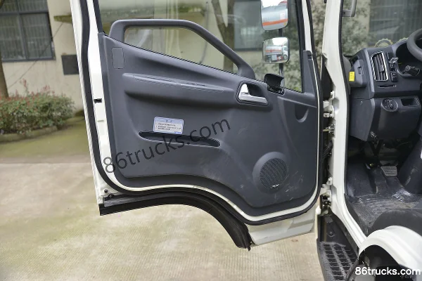 FAW Jiefang J6F 130 ch 4X2(6 roues) camion citerne à carburant (marque Chufei) (China VI) Cabine (2) | 86Trucks