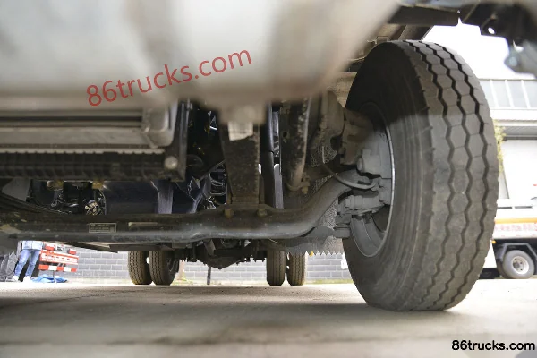 FAW Jiefang J6F 130 ch 4X2(6 roues) camion citerne à carburant (marque Chufei) (China VI) Châssis (3) | 86Trucks