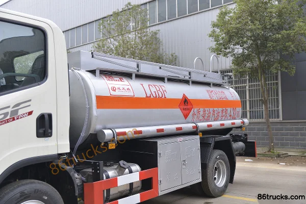 FAW Jiefang J6F 130 ch 4X2(6 roues) camion citerne à carburant (marque Chufei) (China VI) Carrosserie (1) | 86Trucks