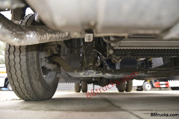 FAW Jiefang J6F 130 ch 4X2(6 roues) camion citerne à carburant (marque Chufei) (China VI) Châssis (2) | 86Trucks