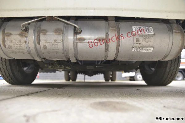 FAW Jiefang J6F 130 ch 4X2(6 roues) camion citerne à carburant (marque Chufei) (China VI) Châssis (1) | 86Trucks