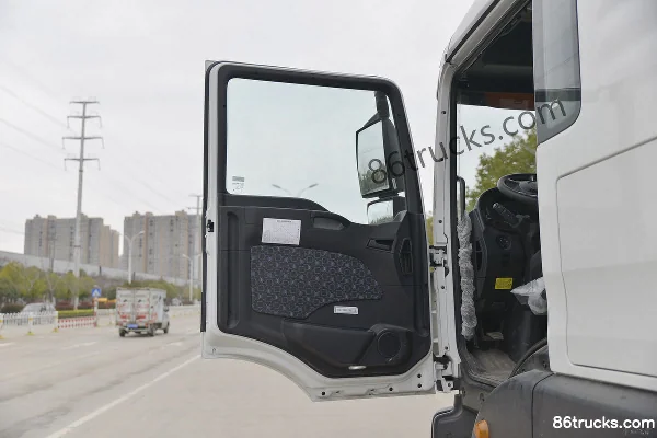 Sinotruk Sitrak C5H 350hp 8X4(12 wheels) gas cylinder transport truck (Chufei brand)(China VI) Cab (1) | 86Trucks