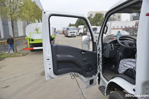 Yuejin Fuyun S70 113hp 4X2(6 wheels) miscellaneous dangerous goods van truck (Chenglongwei)(China VI) Cab (1) | 86Trucks