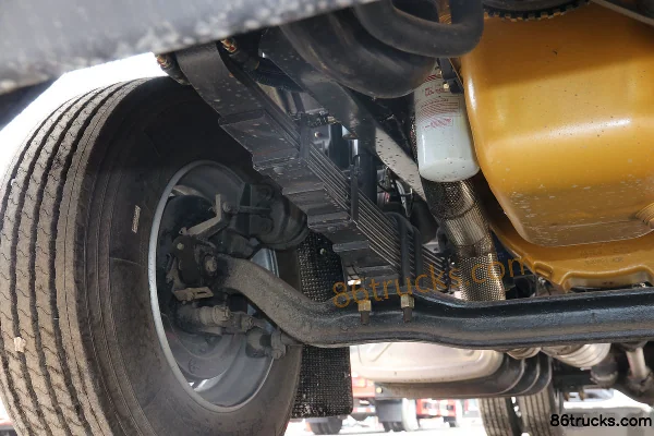 Dongfeng Liuqi Chenglong H5 medium truck 260 hp 4X2(6 wheels) 6.8m cage cargo truck Chassis (2) | 86Trucks