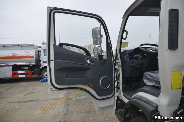 JAC Junling V7 163 hp 4X2(6 wheels) fuel tanker truck (Chufei brand) (China VI) Cab (1) | 86Trucks