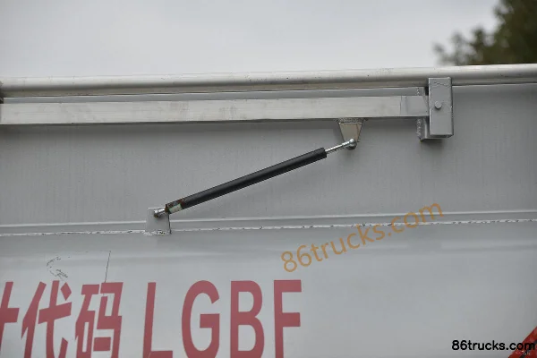 Dongfeng Duolika D5 115 hp 4X2(6 wheels) fuel tanker truck (Chufei brand) (China VI) Body (3) | 86Trucks