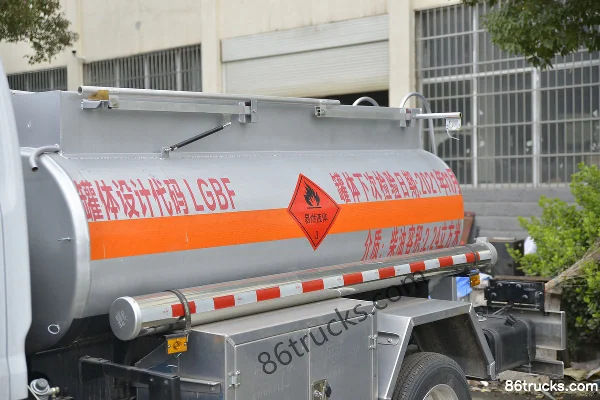 Dongfeng Duolika D5 115 hp 4X2(6 wheels) fuel tanker truck (Chufei brand) (China VI) Body (1) | 86Trucks