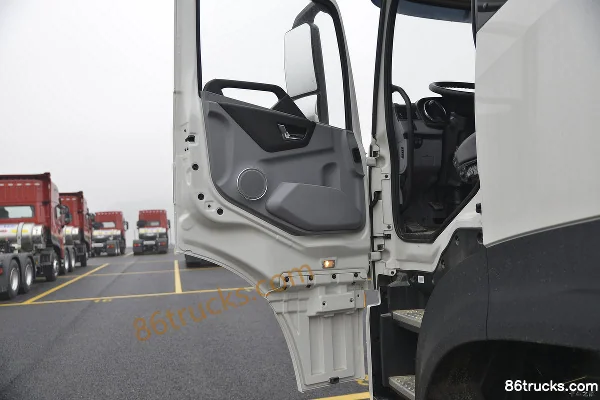 Dongfeng Commercial Vehicle Tianlong KL Heavy Truck 500 hp 4X2(6 wheels) LNG Tractor Truck (China VI) Cab (2) | 86Trucks