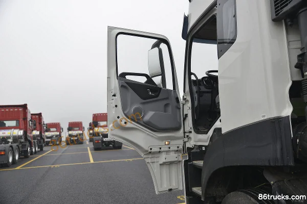 Dongfeng Commercial Vehicle Tianlong KL Heavy Truck 500 hp 4X2(6 wheels) LNG Tractor Truck (China VI) Cab (1) | 86Trucks