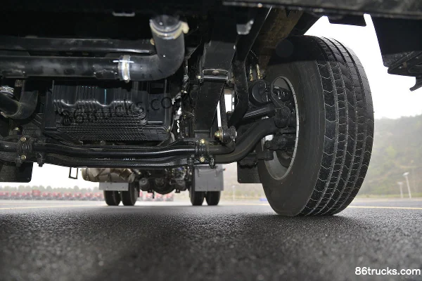 Dongfeng Commercial Vehicle Tianlong KL Heavy Truck 500 hp 4X2(6 wheels) LNG Tractor Truck (China VI) Chassis (3) | 86Trucks