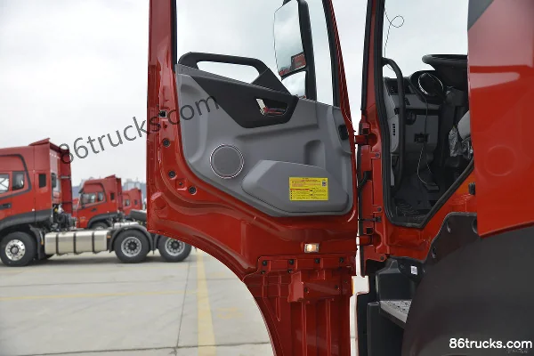 Dongfeng Commercial Vehicle Tianlong KL Heavy Truck 430 hp 6X4(10 wheels) Tractor Truck Cab (2) | 86Trucks