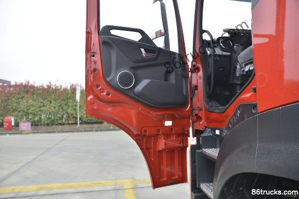 Dongfeng Commercial Vehicle Tianlong KL Heavy Truck 520 hp 6X4(10 wheels) Tractor Truck Cab (2) | 86Trucks