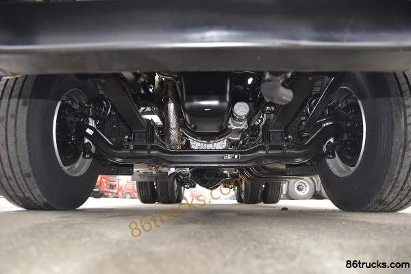 Dongfeng Commercial Vehicle Tianlong VL Poids lourd 400ch 6X4(10 roues) Tracteur routier Châssis (1) | 86Trucks