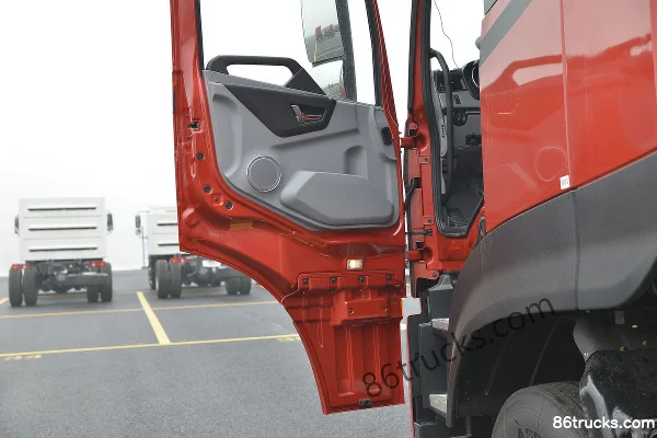 Dongfeng Commercial Vehicle Tianlong KL Heavy Truck 470hp 6X4(10 wheels) LNG Tractor Truck (China VI) Cab (2) | 86Trucks