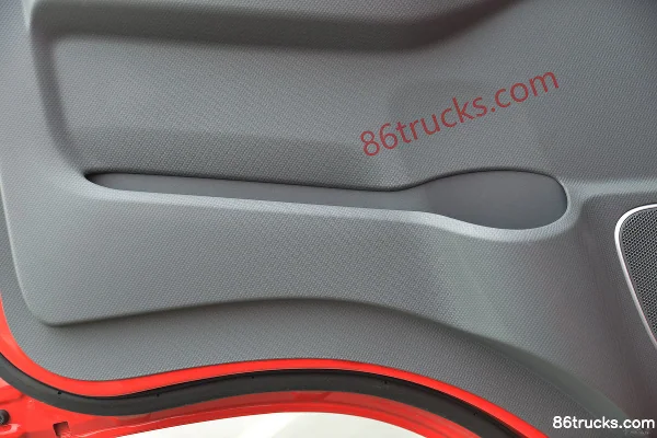 JAC Dewos Q9 195 hp 4X2(6 wheels) 6.78m Single Row Flatbed Cargo Truck (China VI) Cab (3) | 86Trucks