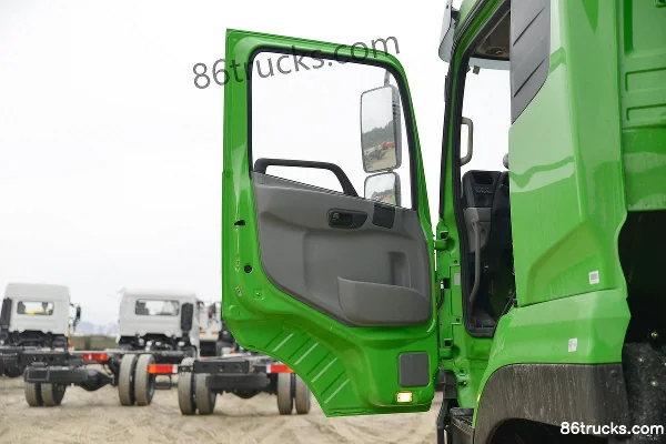 Dongfeng Commercial Vehicle Tianlong KC Heavy Truck 350hp 8X4(12 wheels) 6m dump truck (flat top) Cab (1) | 86Trucks