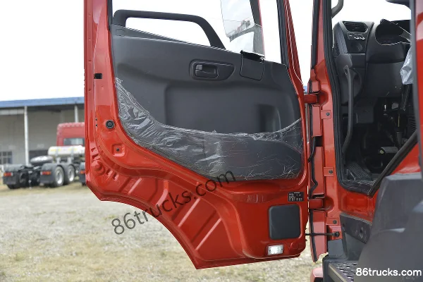 Dongfeng T7 460hp 6X4(10 wheels) tractor truck Cab (2) | 86Trucks
