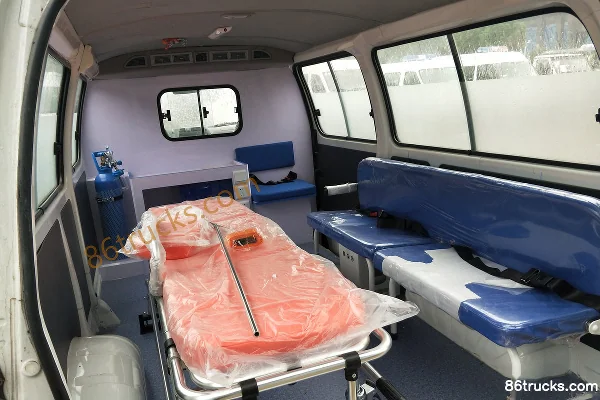 Jinbei XinKuaiYun 116hp 4X2(6 wheels) Ambulance (Chengliwei Brand) Cab (2) | 86Trucks
