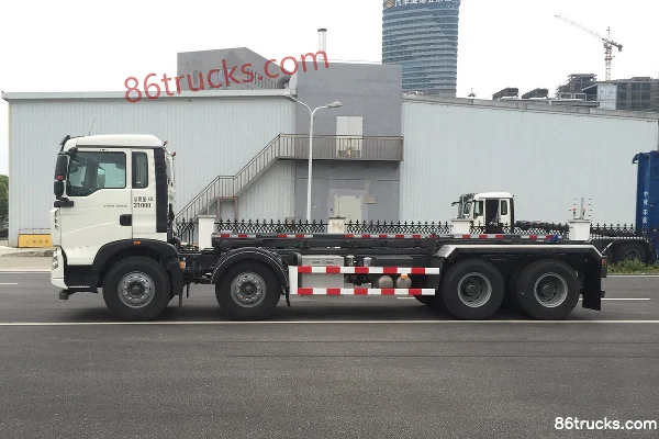 Sinotruk HOWO T5G 340hp 8X4(12 wheels) Hook Lift Garbage Truck (Saiwo) Exterior (2) | 86Trucks
